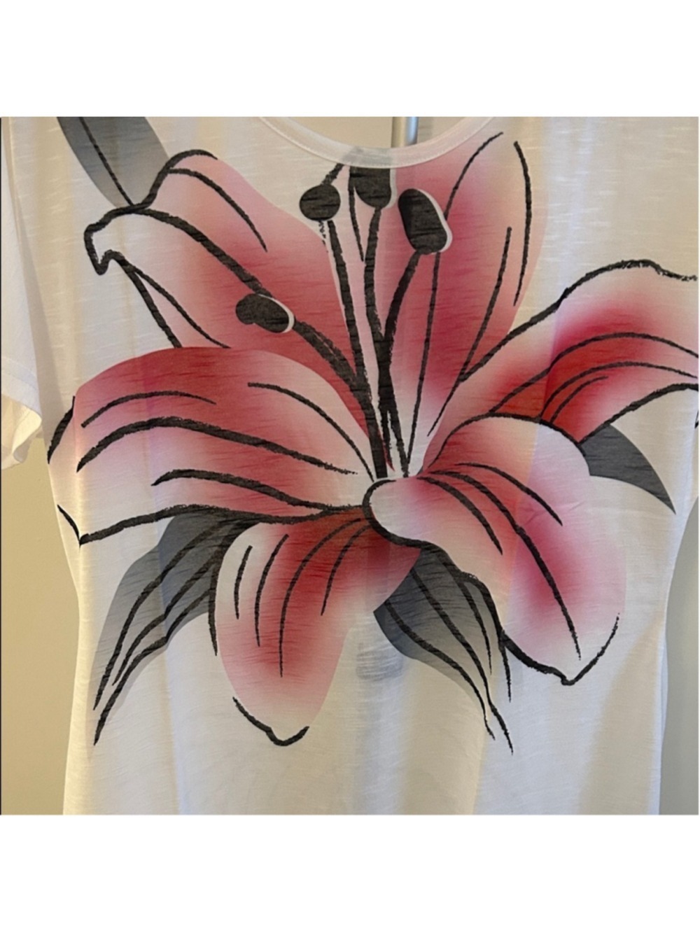 Lily Print White and Pink Women's Short Sleeve Top - Picture 2 of 3